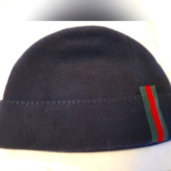 Authentic Gucci beenie size medium